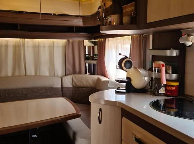 Ultimate Caravan Experience - 1st Line Gradina