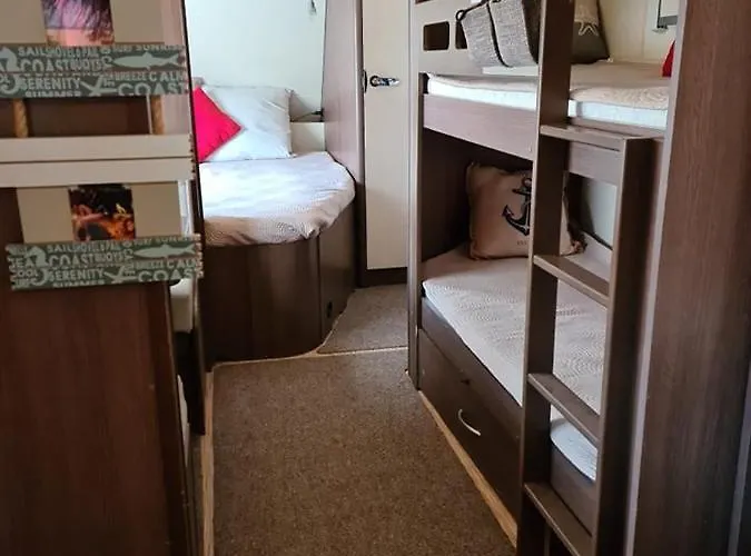 Ultimate Caravan Experience - 1st Line Gradina