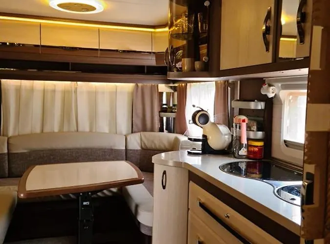 Ваканционно селище Ultimate Caravan Experience - 1st Line Gradina *