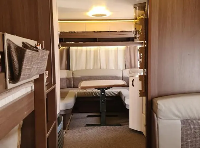 Ваканционно селище Ultimate Caravan Experience - 1st Line Gradina *