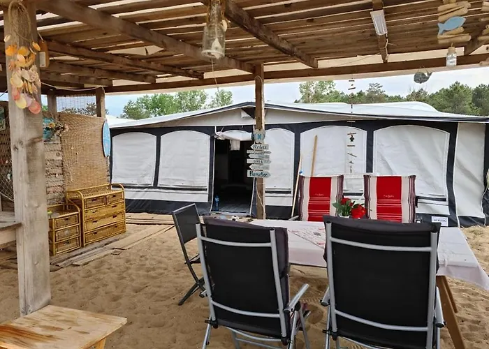 Ваканционно селище Ultimate Caravan Experience - 1st Line Gradina